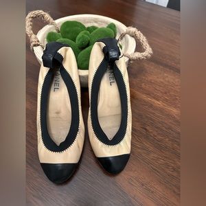 Chanel leather ballet flats size 38